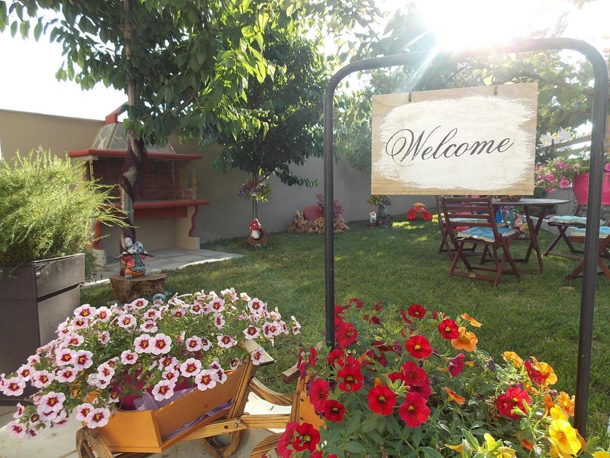 Iria'S Luxury Apartments Лименария Экстерьер фото